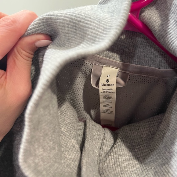 Lululemon crop sweatshirt - Picture 4 of 4